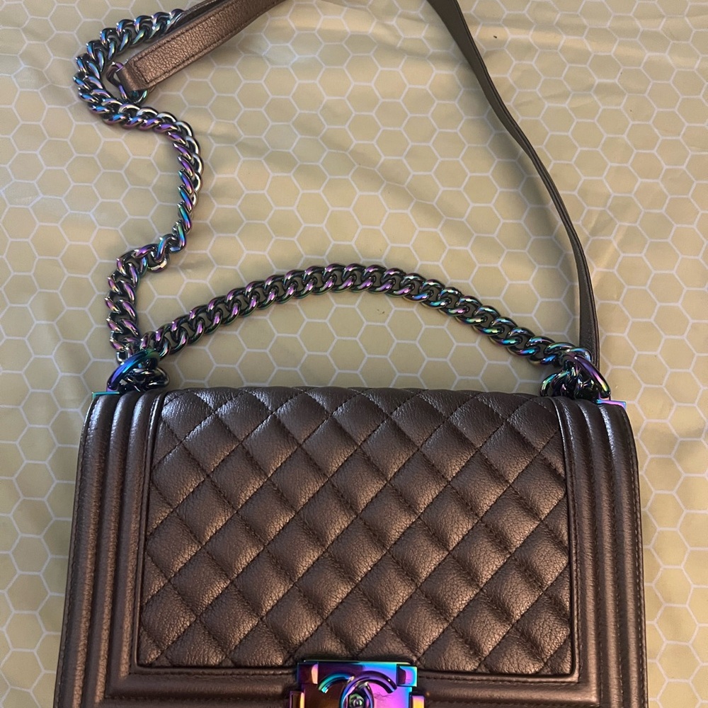 CHANEL Silver Quilted Crossbody Bag with Chain Strap